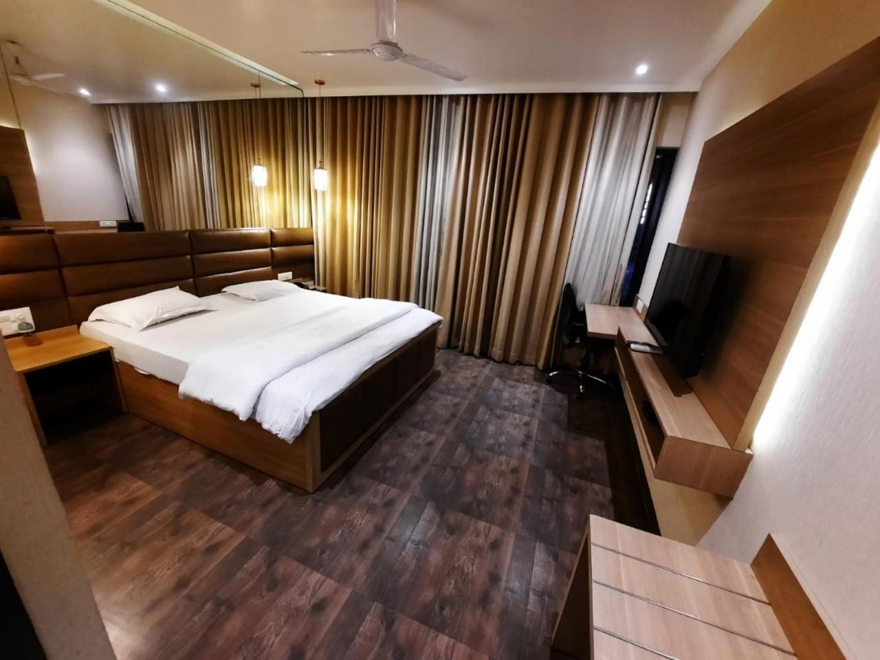Solitaire Hotel Nueva Delhi Exterior foto